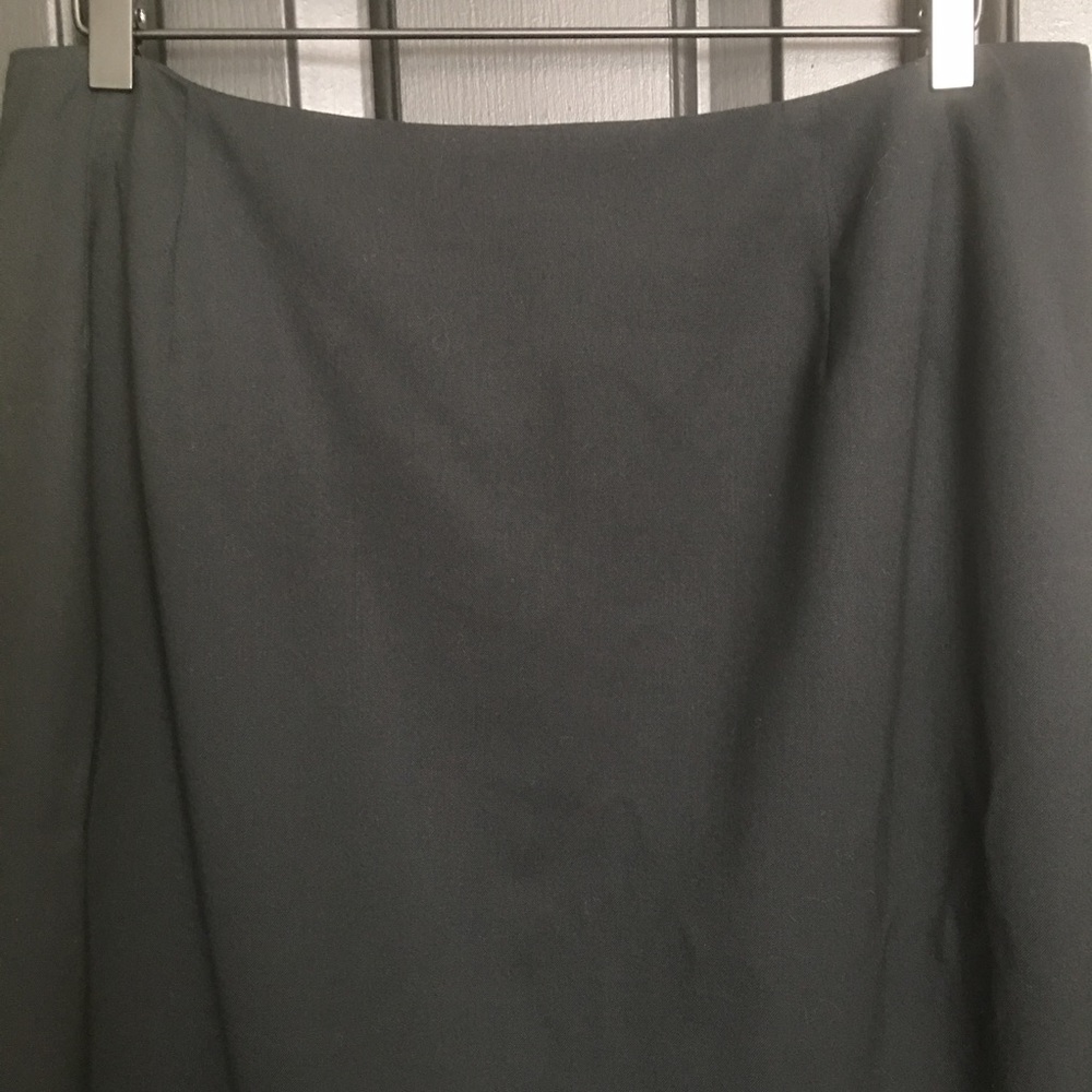 NWT/TALBOTS black 18W wool skirt, back zipper.